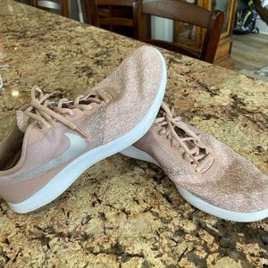 Worn once Women’s Nike Shoes